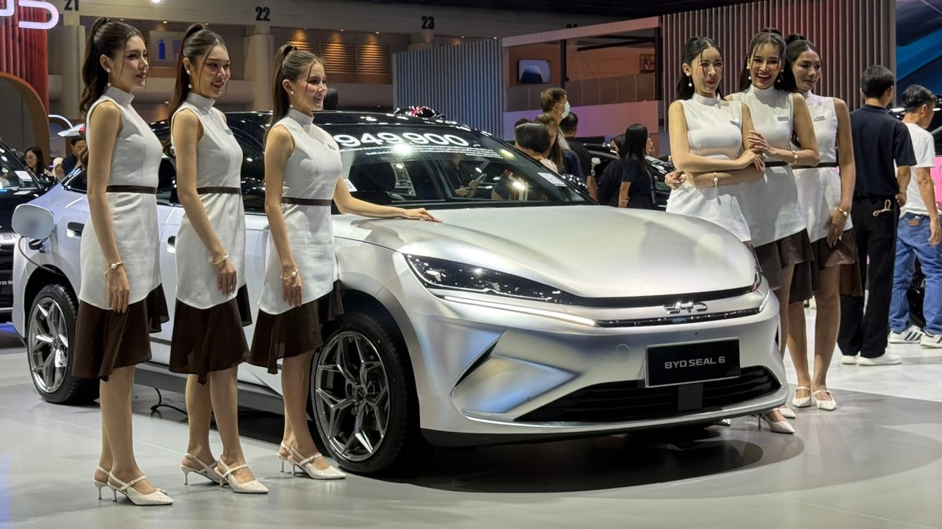 ไฟเสริมรถยนต์ Aozoom Extra Light ติดตั้งกันชน ป้ายทะเบียน กระจัง และคาดกันชน เพิ่มความสว่างชัดเจน